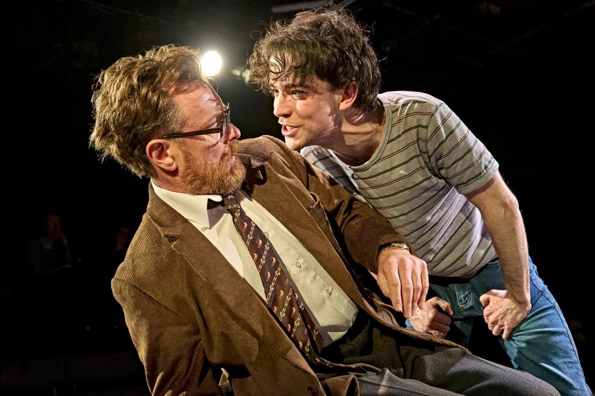 tobysnews_'s tweet photo. First look at Toby Stephens as Martin Dysart in Equus!

📸 Manuel Harlan
#TobyStephens #Equus #menierchocolatefactory https://t.co/d3EzCFqIsB