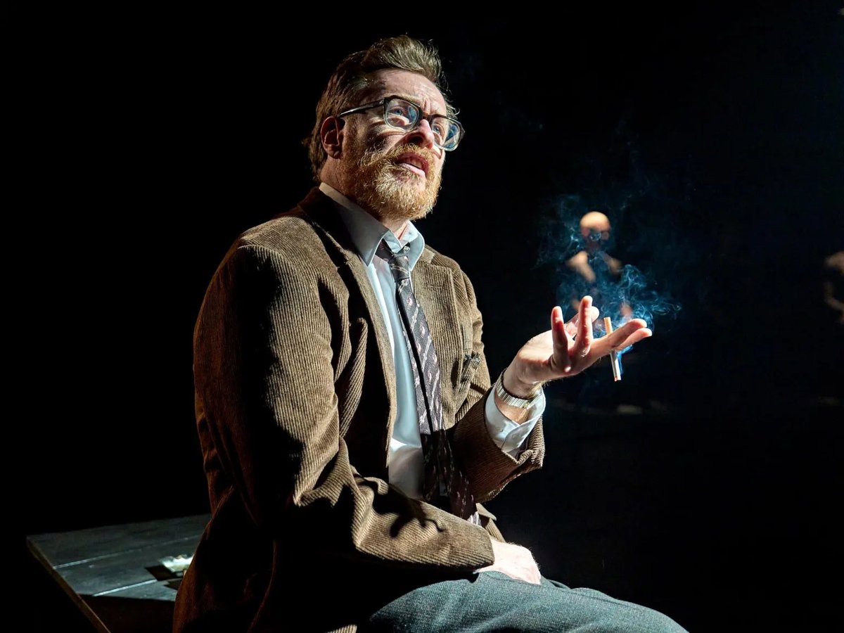 tobysnews_'s tweet photo. First look at Toby Stephens as Martin Dysart in Equus!

📸 Manuel Harlan
#TobyStephens #Equus #menierchocolatefactory https://t.co/d3EzCFqIsB