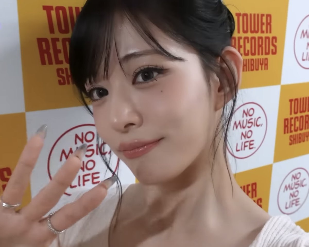 fromispic's tweet photo. #HAPPYCHAEYOUNGDAY https://t.co/HqfUXWbbVg