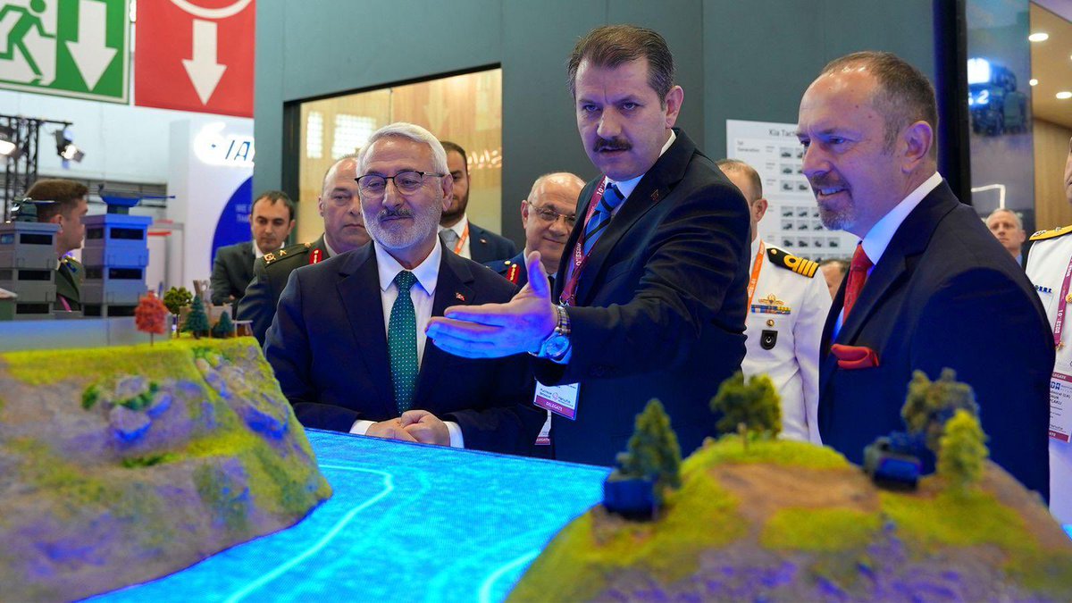 valisalihayhan's tweet photo. 📍Romanya

Karadeniz Savunma, Havacılık ve Deniz Güvenliği Fuarı #BSDA2026’nın açılış programına Türk savunma sanayii firmalarımız ile birlikte katılım sağladık.

20’ye yakın Türk savunma sanayii şirketimizin yer aldığı fuarda; yerli ve millî teknolojilerimizin ulaştığı seviyeyi, uluslararası iş birliklerimizi ve savunma sanayiindeki küresel vizyonumuzu bir kez daha ortaya koyuyoruz.

🇹🇷 🇷🇴