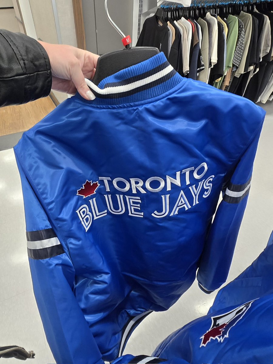female jays fan 🇨🇦, marathon runner mediocraire tweet media