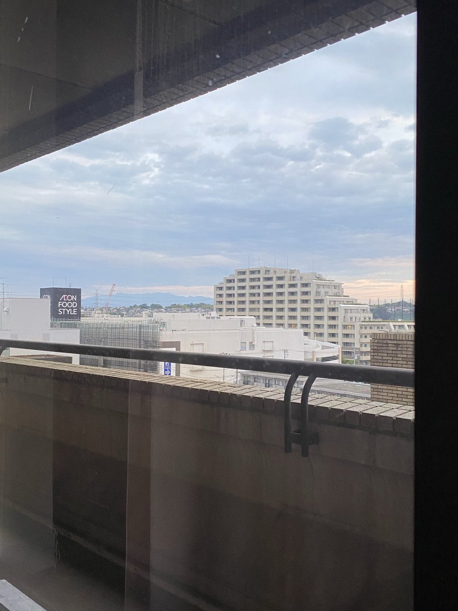 jijitabi's tweet photo. おはようございます。
入院4日目の朝です。���日、身体に繋がっていた管が取れて少し楽になりました。健康が一番だとつくづく思った次第です。人生なにが起こるかわからないし、やりたい事は直ぐに実行することですね。 https://t.co/p33wmMASqK