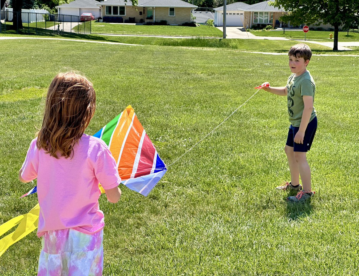 UrbandaleCSD's tweet photo. Karen Acres 2nd graders are taking to the skies! Today was a perfect day to test those kite building and flying skills as part of their science unit πͺπ€ #AllAboutU #KApride 1/2 https://t.co/HH4ERmJpn7
