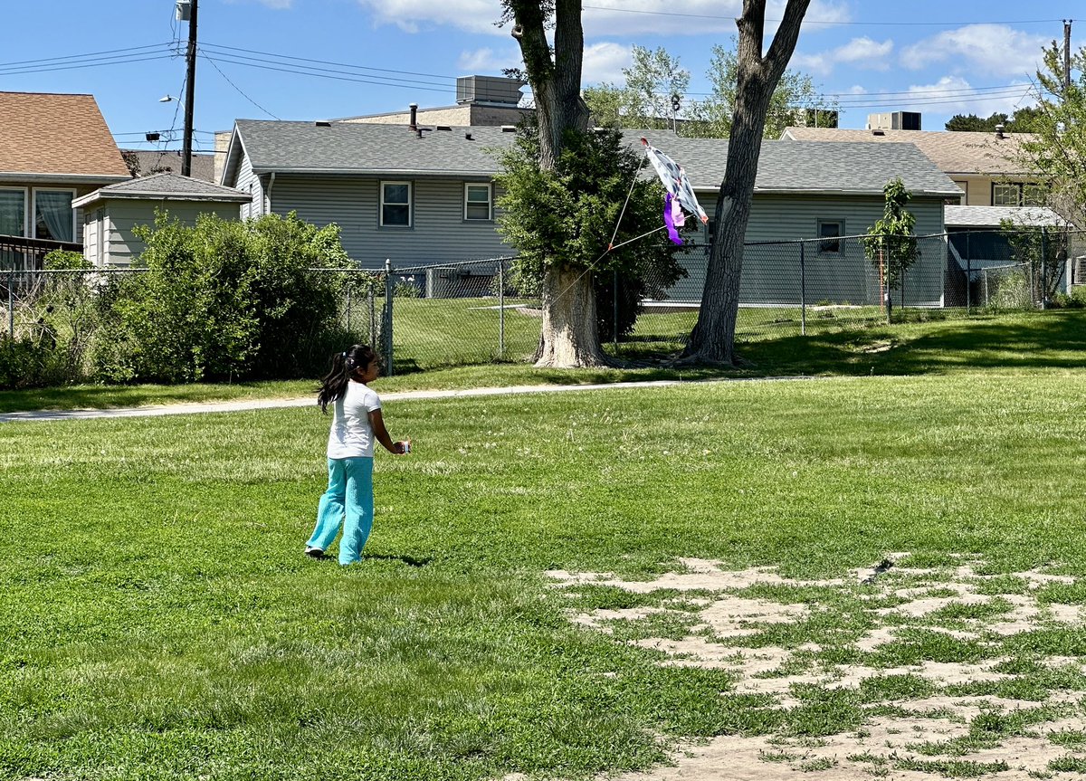 UrbandaleCSD's tweet photo. Karen Acres 2nd graders are taking to the skies! Today was a perfect day to test those kite building and flying skills as part of their science unit πͺπ€ #AllAboutU #KApride 1/2 https://t.co/HH4ERmJpn7