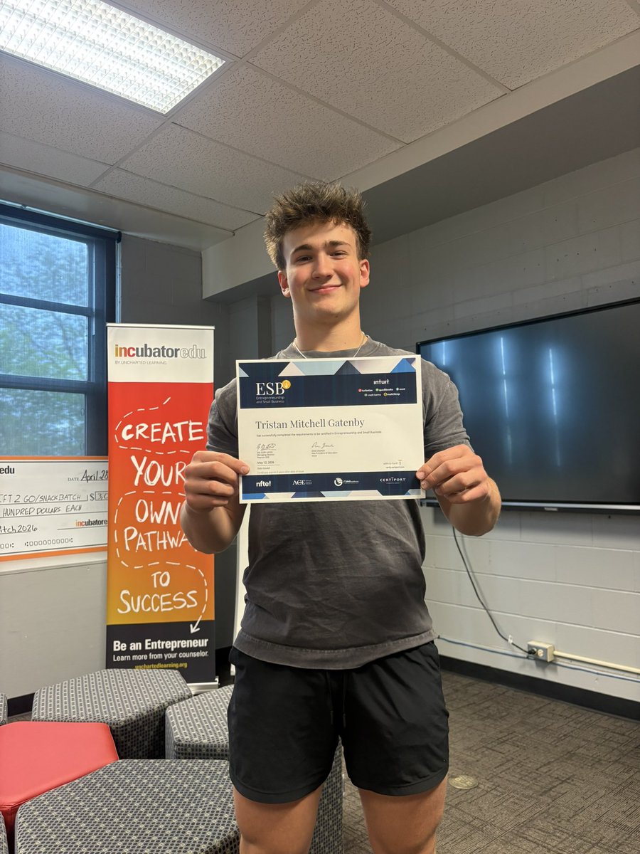 Tsizzle153's tweet photo. Blessed to have passed my Certiport ESB (Entrepreneur &amp; Small Business) test, making me officially ESB certified!

@CSAPrepStar @TopPreps @nlevelsports @RecruitingNext
@COACHMAC515 @CoachBigPete https://t.co/ghTz2iOGSo