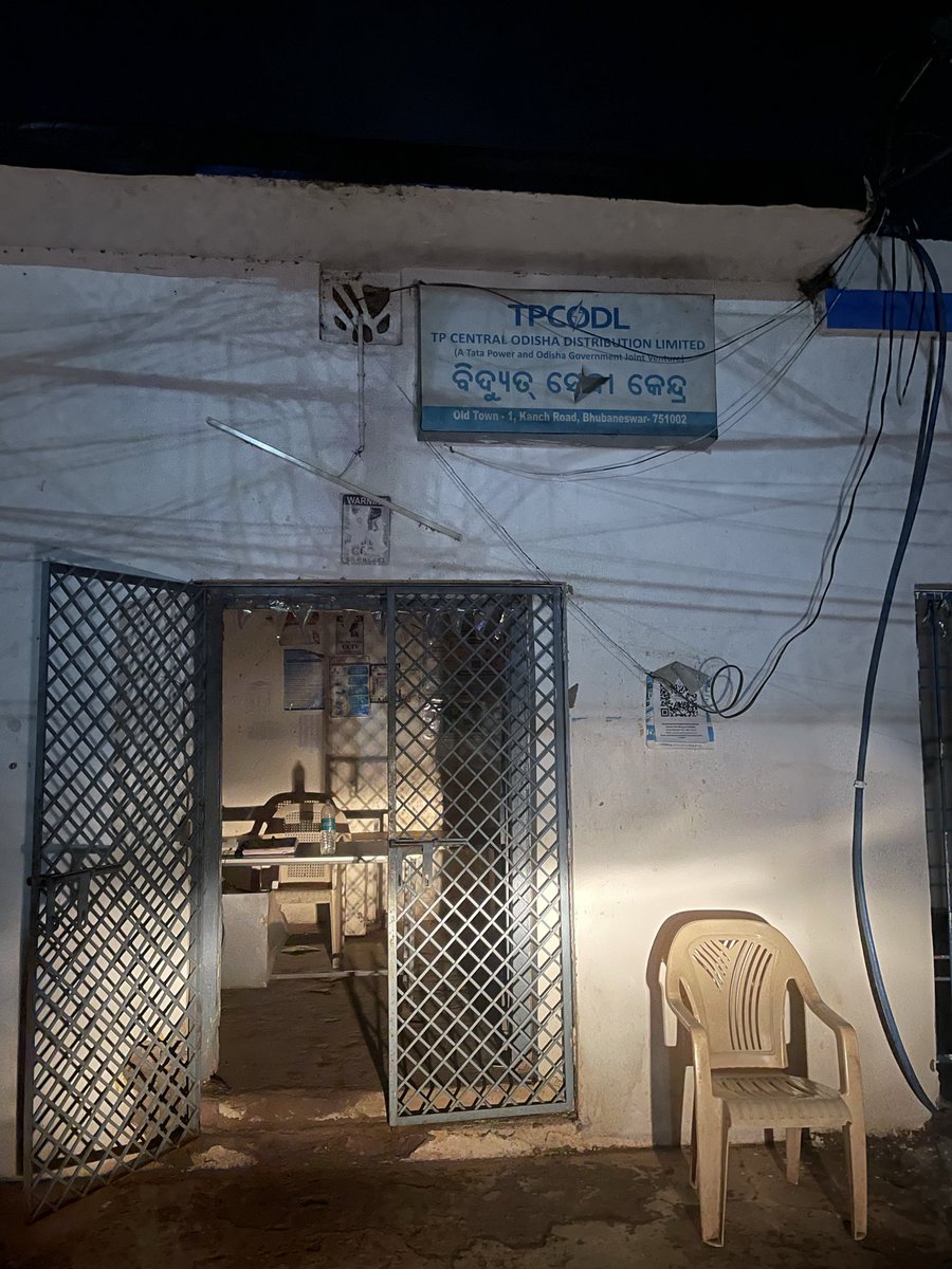 kiritee's tweet photo. @TPCentralOdisha There is no staff present in the TPCODL OLD Town 2 substation office. The service jeep is lying unmanned too, The phone line is dead too. The only staff are sleeping. Check photos
Who is looking into this? https://t.co/jXwQh8KS6K