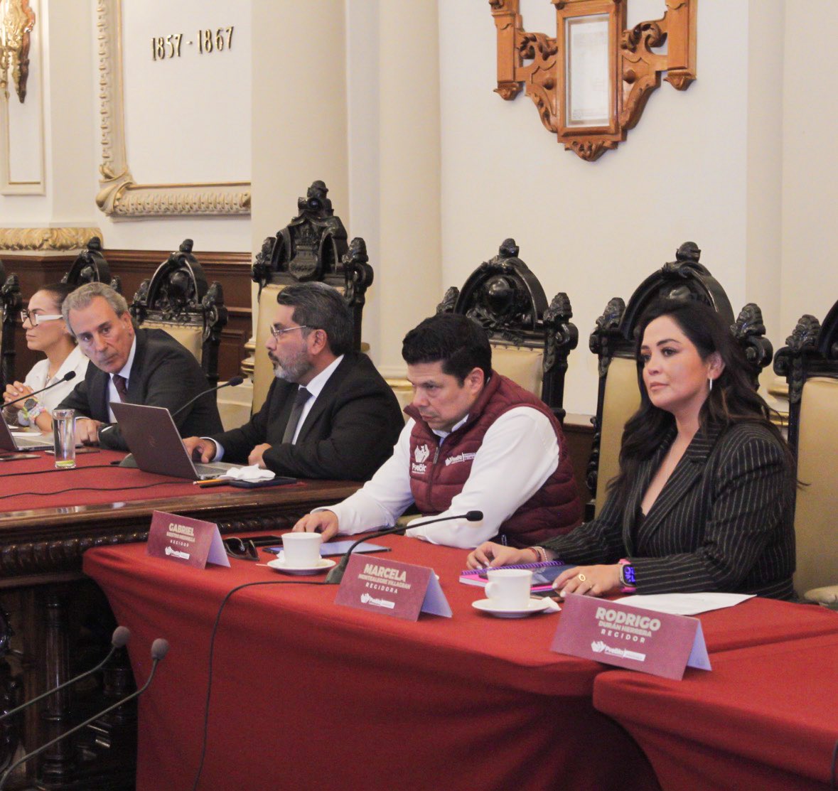MarcelaMonV's tweet photo. Esta tarde se llevó a cabo una Sesión Extraordinaria de Cabildo, en la que se aprobó el nombramiento y toma de protesta de la nueva persona titular de la Secretaría del Ayuntamiento. ✅

Continuamos fortaleciendo el trabajo institucional en favor de nuestra ciudad. 🤝🏼✨ https://t.co/zfBGHsN993