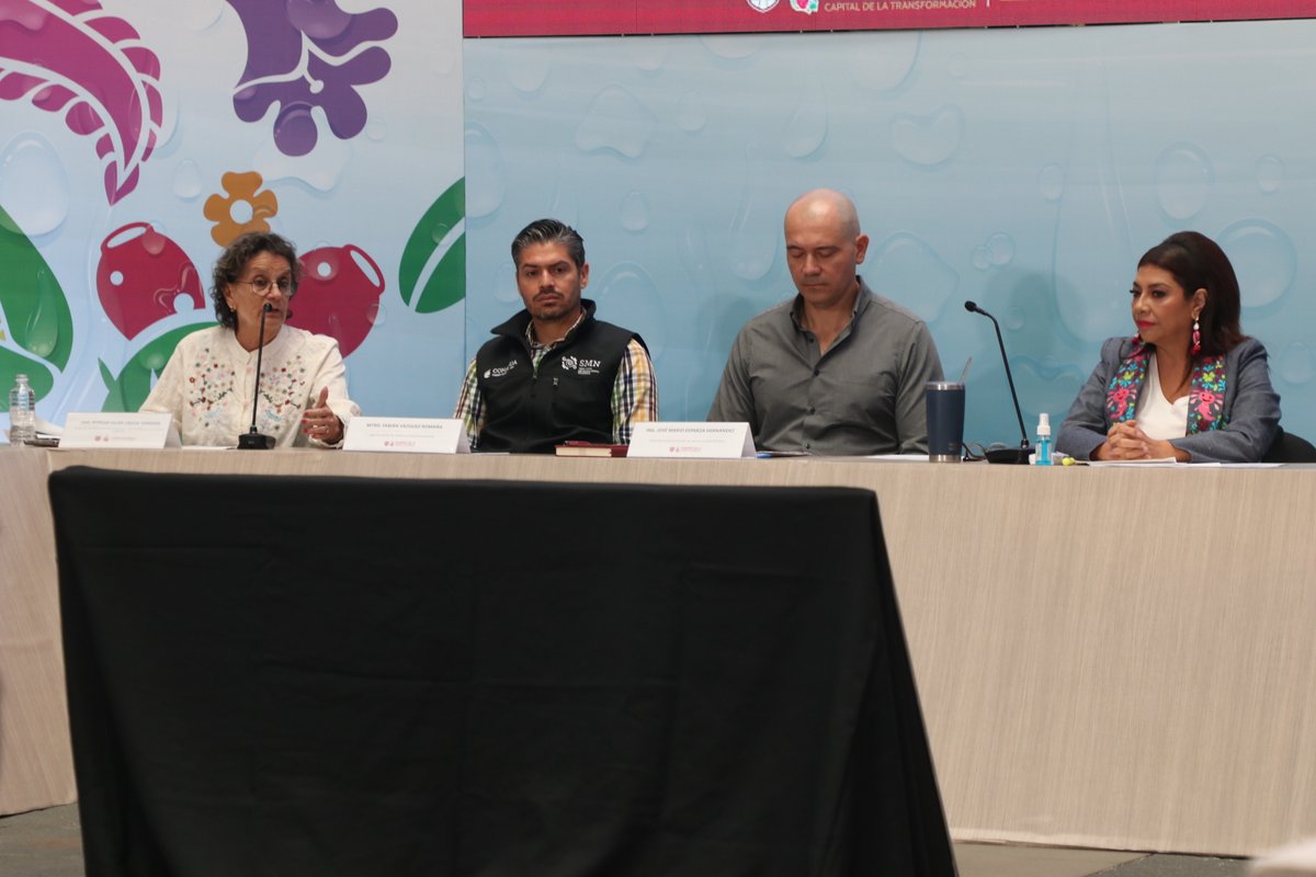 SGIRPC_CDMX's tweet photo. Este miércoles, acompañamos a la #JefaDeGobierno, @ClaraBrugadaM, en la presentación del protocolo #Tlaloque 2.0; un plan de coordinación interinstitucional para la atención de emergencias por lluvias en la Ciudad de México.

Este protocolo tiene como objetivo proteger la vida y el patrimonio de la población a través de acciones preventivas para reducir el impacto de las lluvias y se basa en cuanto ejes estratégicos:

🟢Fase Preventiva (Desazolve y mantenimiento de infraestructura hidráulica)
🟡Fase de Monitoreo (Despliegue de personal, monitoreo permanente y emisión de alertas)
🔴Fase de Atención (Atención generalizada conforme al protocolo)
🟣Fase de Recuperación (Evaluación de daños, activación de seguros, limpieza profunda y atención integral a personas afectadas)

En la #CapitalDeLaTransformación, #TrabajandoJuntos #LaPrevenciónEsNuestraFuerza