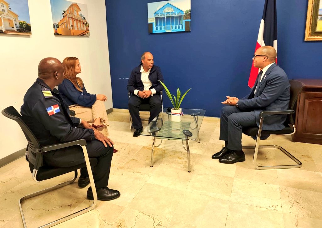 FiscaliaPP's tweet photo. Recibimos la visita del Director Interino del CCR-1 San Felipe, reafirmando nuestro compromiso con la seguridad y la justicia en beneficio de la comunidad.  El Magistrado Kelmi Duncan, estuvo acompañado de Cristian Pascual (Recursos Humanos) y Danisa Martínez (Administración). https://t.co/qhw9IEmtUr