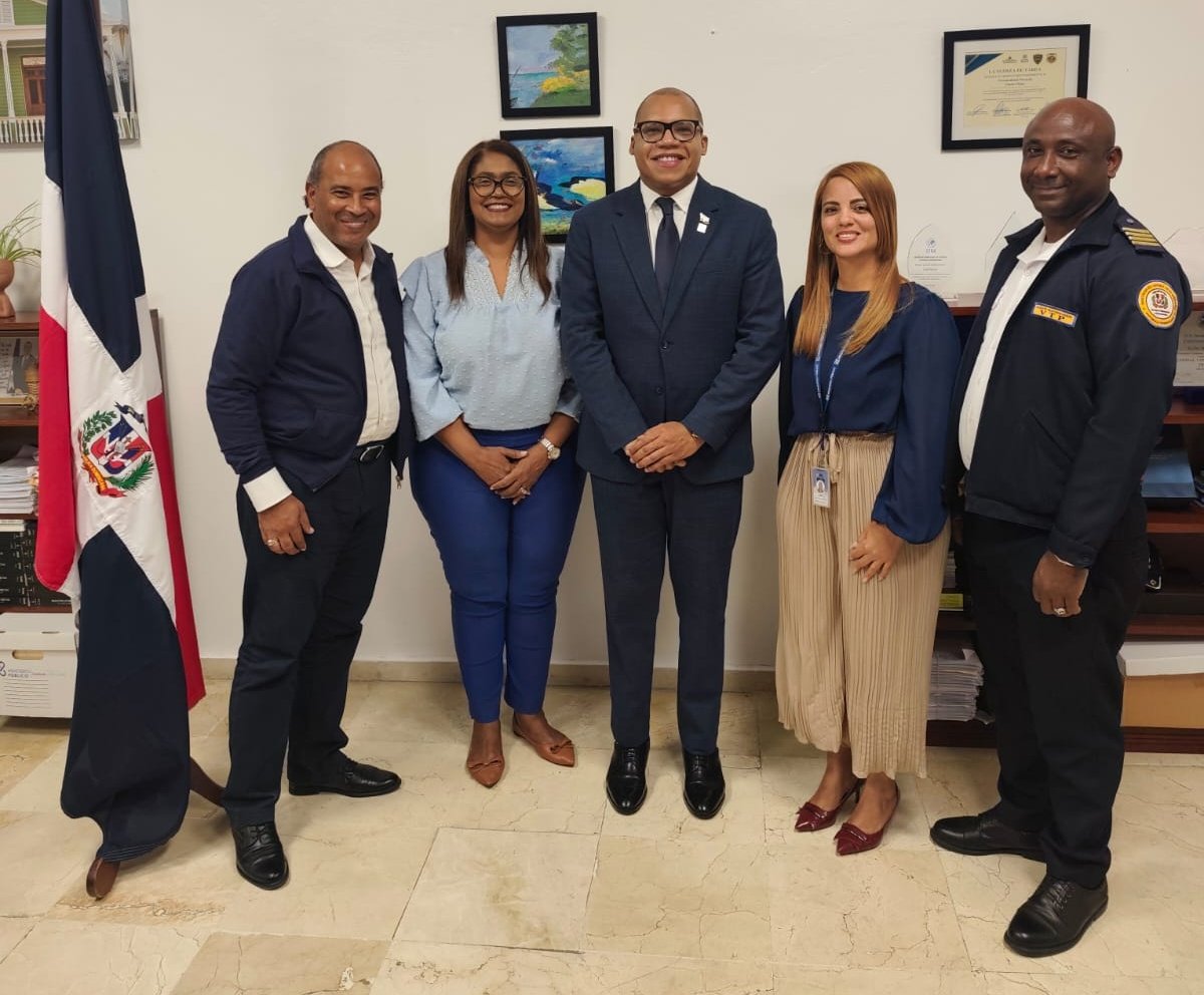 FiscaliaPP's tweet photo. Recibimos la visita del Director Interino del CCR-1 San Felipe, reafirmando nuestro compromiso con la seguridad y la justicia en beneficio de la comunidad.  El Magistrado Kelmi Duncan, estuvo acompañado de Cristian Pascual (Recursos Humanos) y Danisa Martínez (Administración). https://t.co/qhw9IEmtUr