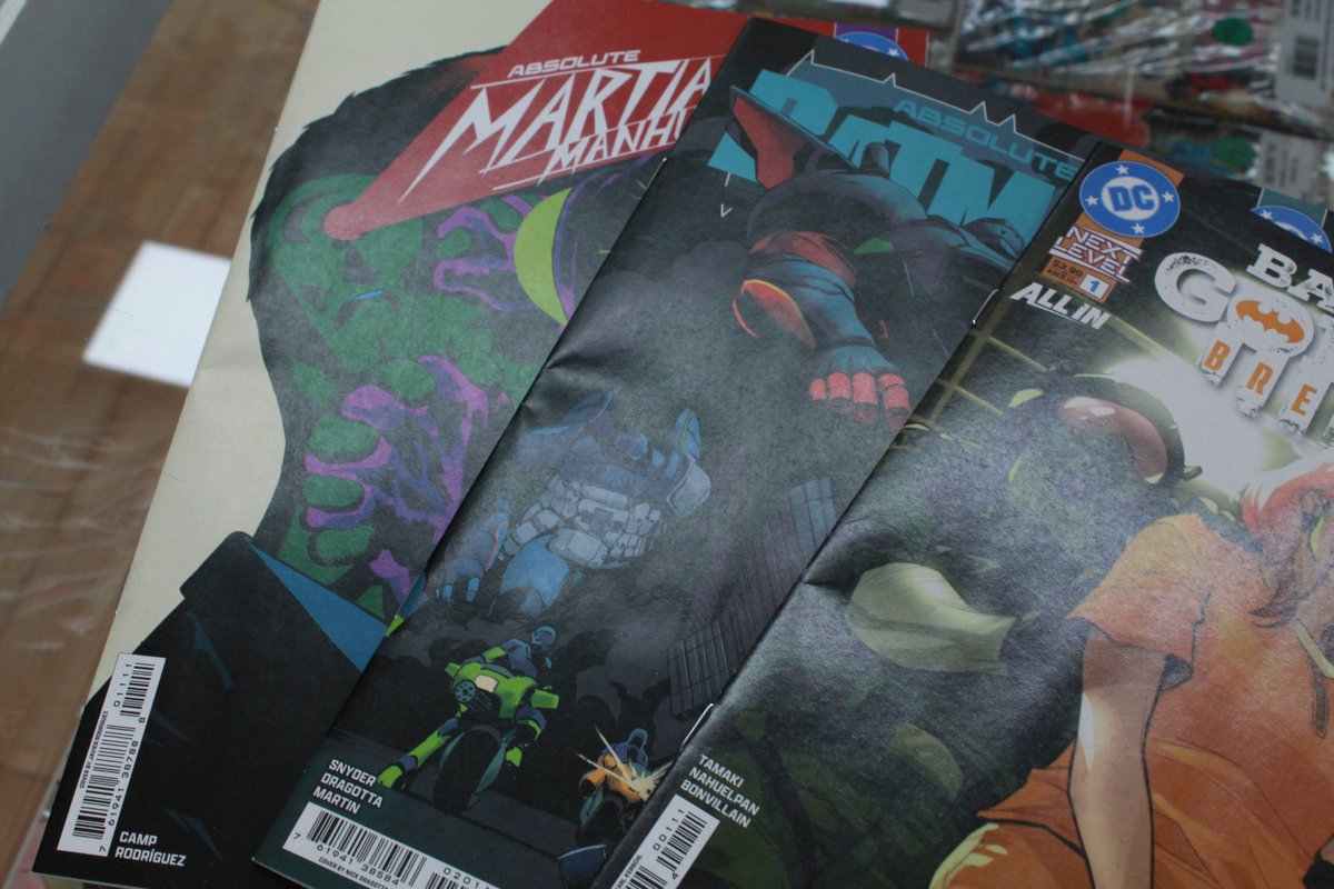 FantasticoComic's tweet photo. ⚠️ Aviso los cómics Absolute Batman #20, Absolute Martian Manhunter #11 y Barbara Gordon: Breakout #1 llegarón con defectos de fabricación en el lomo del cómic, ES IMPORTANTE QUE CONSERVES TU TICKET DE COMPRA para una futura reposición con una segunda impresión que lanzará DC. https://t.co/xoZfphyrl7