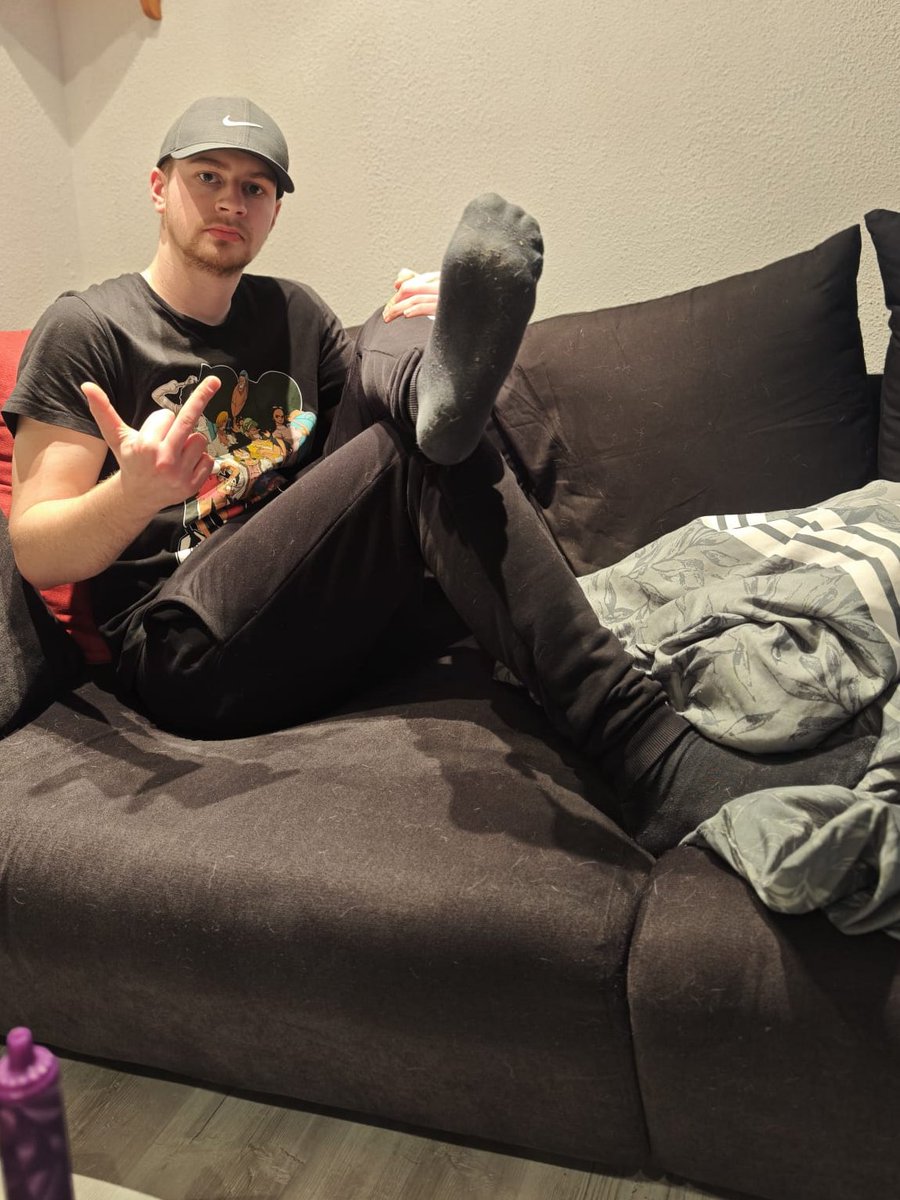 YouPayScotty's tweet photo. Get on your fucking knees and send for these dirty socks, you worthless cashfag. Master’s waiting.

#findom #germanmaster #feetworship #socks https://t.co/bI5IOjVNbV