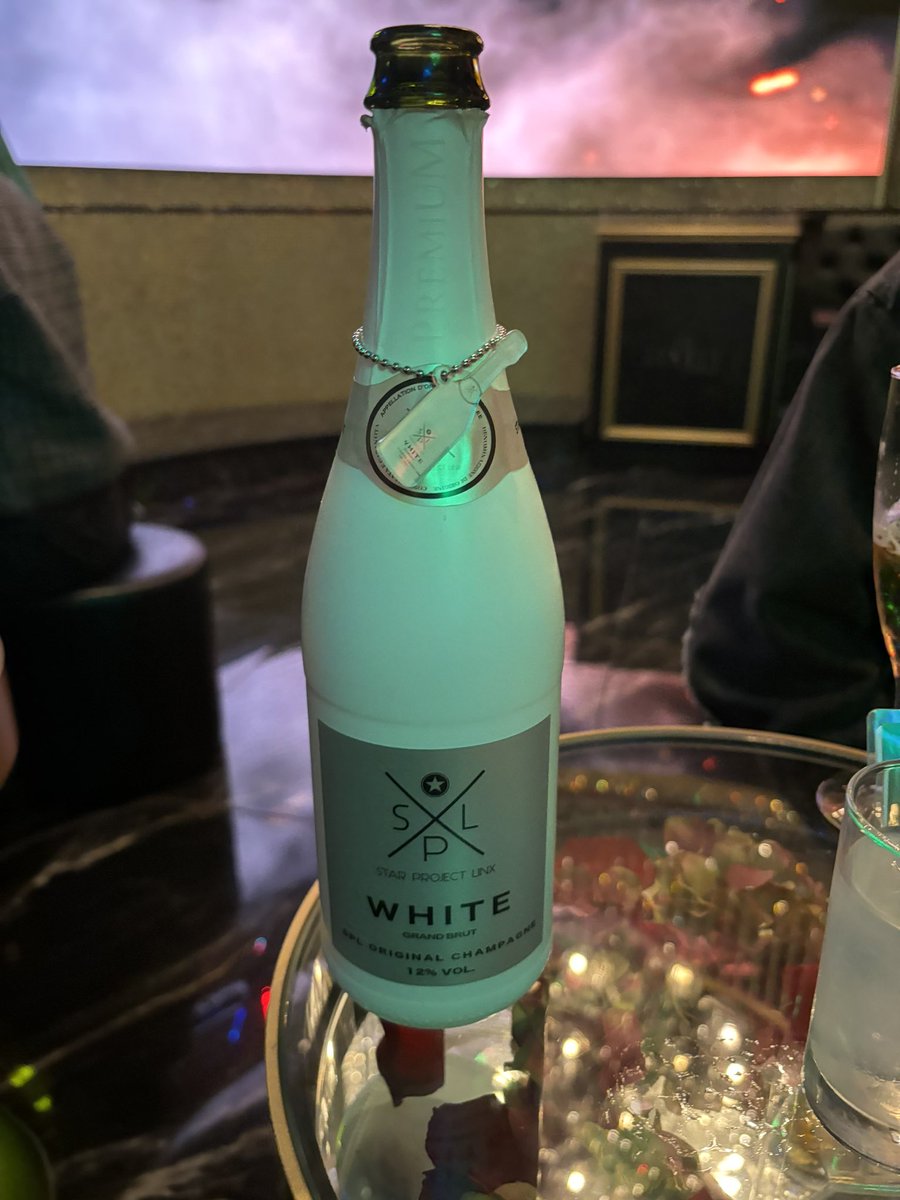Gently___roy's tweet photo. ホスト入店35日目

リピートでのご来店、そしてシャンパンまで本当にありがとうございます。

他県からわざわざ会いに来てくださること。
改めて、本当にありがたいなと感じています。

私生活で悩みや辛いことがある中でも来てくださって、
帰る頃には元気になってもらえたことが嬉し… https://t.co/r9EtqUMI7d