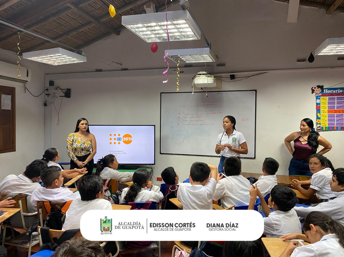 Guapota_S's tweet photo. La Comisaría de Familia de GUAPOTÁ realizó una conferencia dirigida a los estudiantes del Colegio Manuela Beltrán, enfocada en la prevención del embarazo a temprana edad en adolescentes. https://t.co/BWlVpi5Ih2