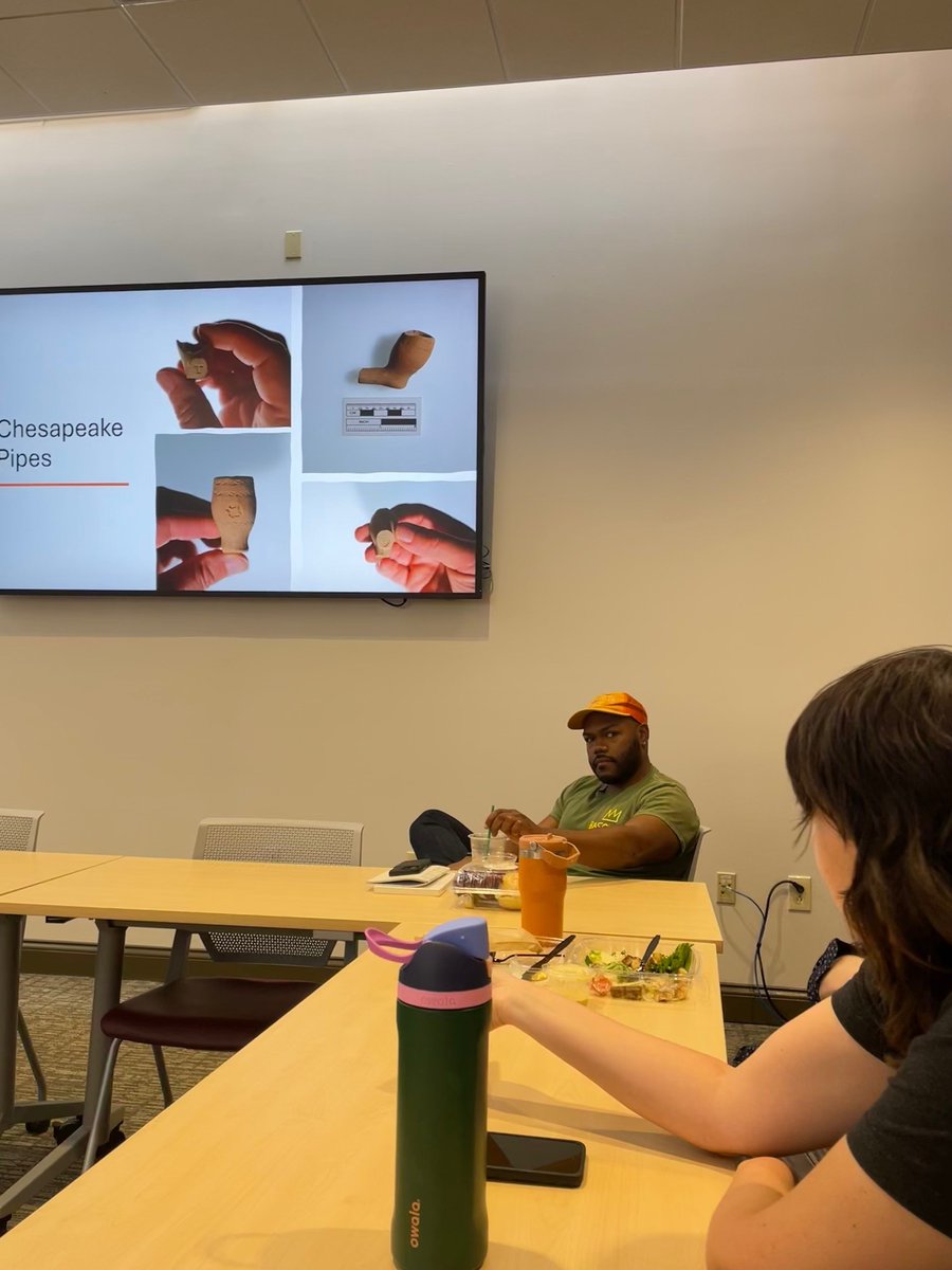 UTHumanitiesCtr's tweet photo. Today we wrapped up the AY25-26 Chandler Seminars with Elizabeth Tarulis’s analysis of North American tobacco pipes in 17th-Century New England.

The Chandler Seminars have been made possible by the generous donations of DCHA friends Atty. John Chandler and Elizabeth Chandler. https://t.co/38s9WqMmgh