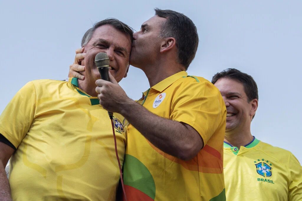 Eixo Político tweet media
