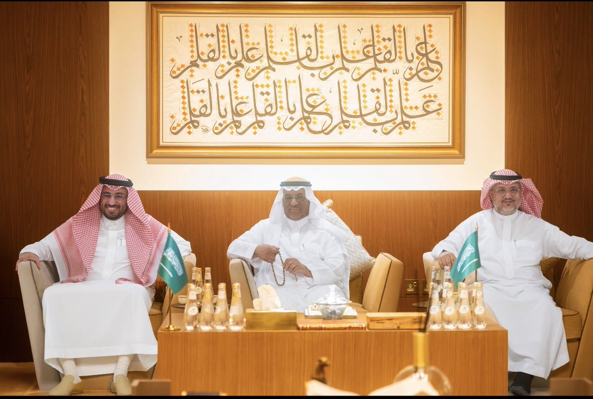 RhMunirah83's tweet photo. سعدتُ كثيرًا بمشاركتي في حوار “الشخصية الإبداعية” في  #ديوانية_القلم_الذهبي وباللقاء مع نخبة من المبدعين والمثقفين والإعلاميين الذين أضافوا لي الكثير. خالص الشكر لمعالي المستشار @Turki_alalshikh على دعمه للمشهد الثقافي، وللأستاذ @yassermadkhli على هذه الدعوة الكريمة. https://t.co/WZrSJoc8DA