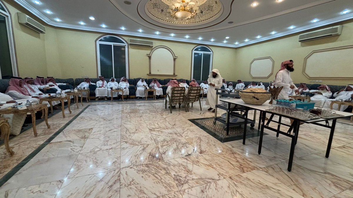 MohmmdAltamimi's tweet photo. شرفنا مساء اليوم الأربعاء في حي القارة 
الشيخ /منيف بن سعد الرسام  واخوانه 
وجمع من الوجهاء والمشائخ 
بداية استمع الجميع إلى مشاركة شعرية من الشاعر الوردي
ثم كذلك مشاركات شعرية
من الأشبال
نالت إعجاب الجميع https://t.co/25xTKBY2Ha