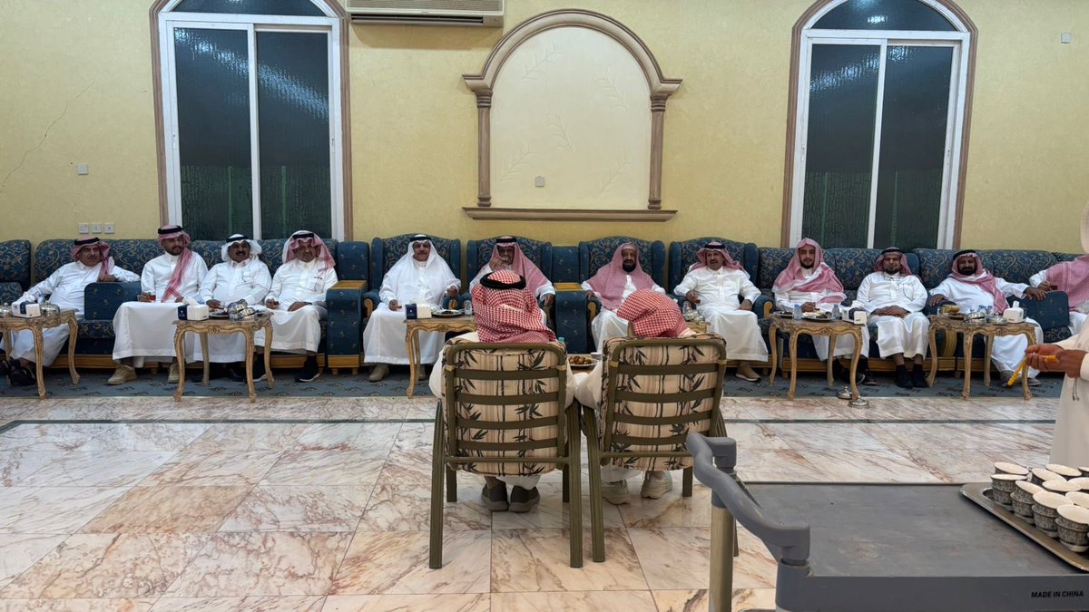 MohmmdAltamimi's tweet photo. شرفنا مساء اليوم الأربعاء في حي القارة 
الشيخ /منيف بن سعد الرسام  واخوانه 
وجمع من الوجهاء والمشائخ 
بداية استمع الجميع إلى مشاركة شعرية من الشاعر الوردي
ثم كذلك مشاركات شعرية
من الأشبال
نالت إعجاب الجميع https://t.co/25xTKBY2Ha