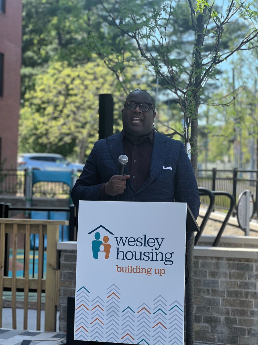 DCHFA's tweet photo. Aloha to One Hawaii Apartments! DCHFA is proud to celebrate new affordable housing in the Fort Totten neighborhood of Washington, D.C.
Christopher E. Donald, our executive director/CEO, and other members of the affordable housing community gave remarks.
#WeAreDCHFA https://t.co/AfaZYqPM47