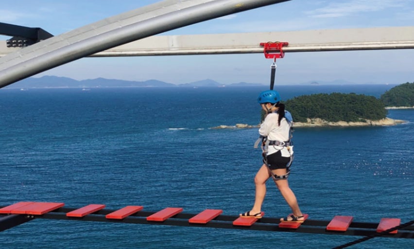 Koreatravelhelp's tweet photo. Would you walk across this? ๐ณ๐๐ฐ๐ท
Koreaโs coastal skywalks let you walk high above the ocean with incredible panoramic views.
A little scaryโฆ but unforgettable.
#Korea #Skywalk #AdventureTravel #VisitKorea #KoreaTravel #OceanView #OnlyInKorea #HiddenGems https://t.co/684N0t9DO6