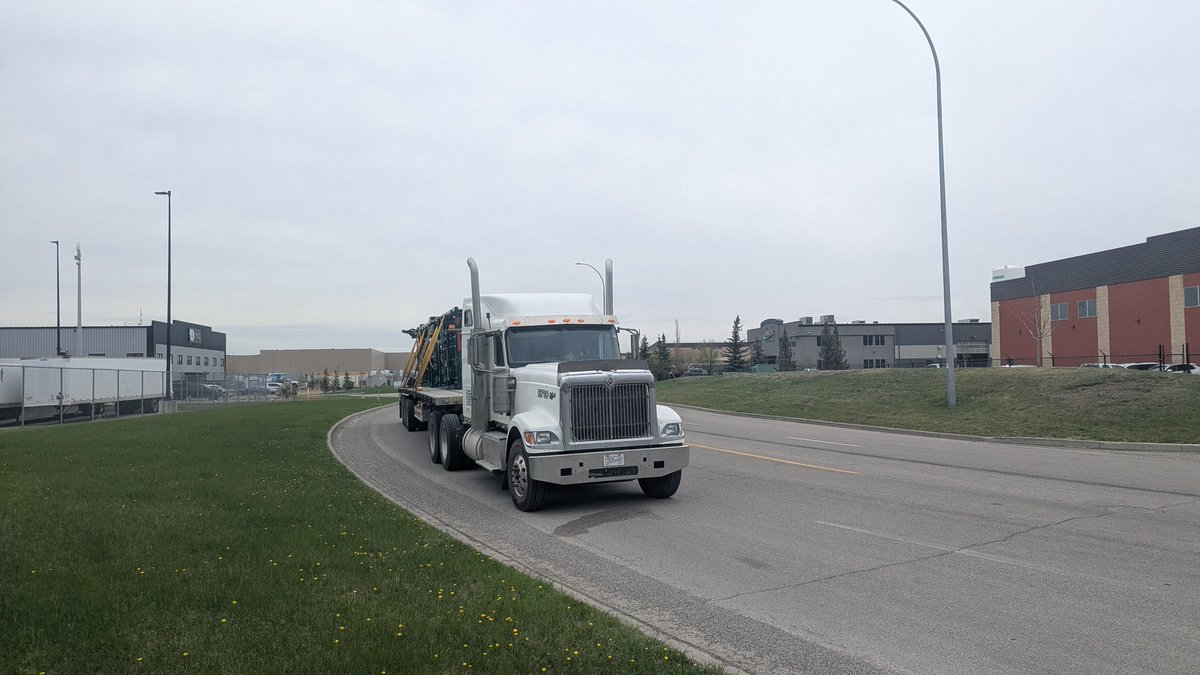 TruckinEh's tweet photo. Understanding the English language has immense value when you're driving a semi truck. 

I kinda wanted to stick around to see how the sandal CDL gets out of this but my truck is ready. https://t.co/jaUlDfzoSa