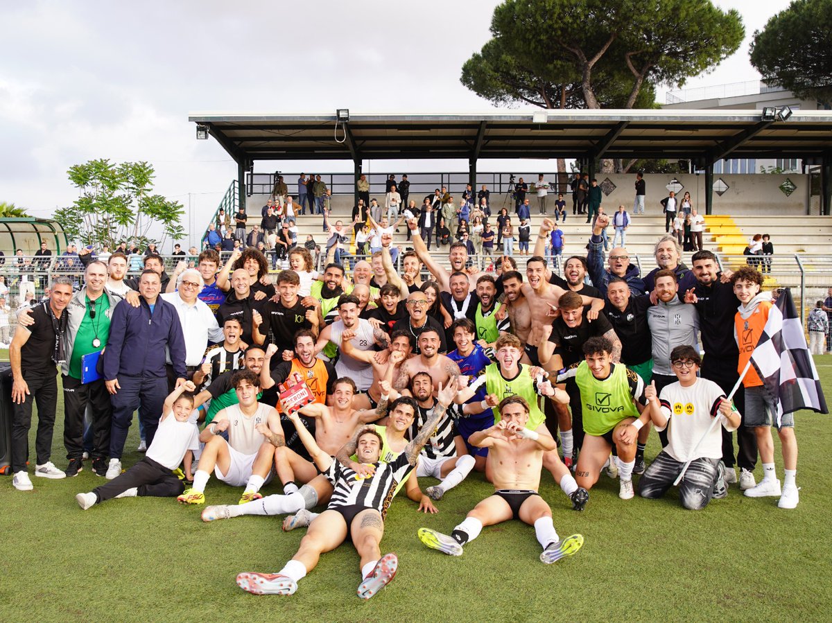 Nello_Red's tweet photo. Grazie Nola! 🤍🖤
https://t.co/fVOWeMUgQE https://t.co/CutrF54AmB