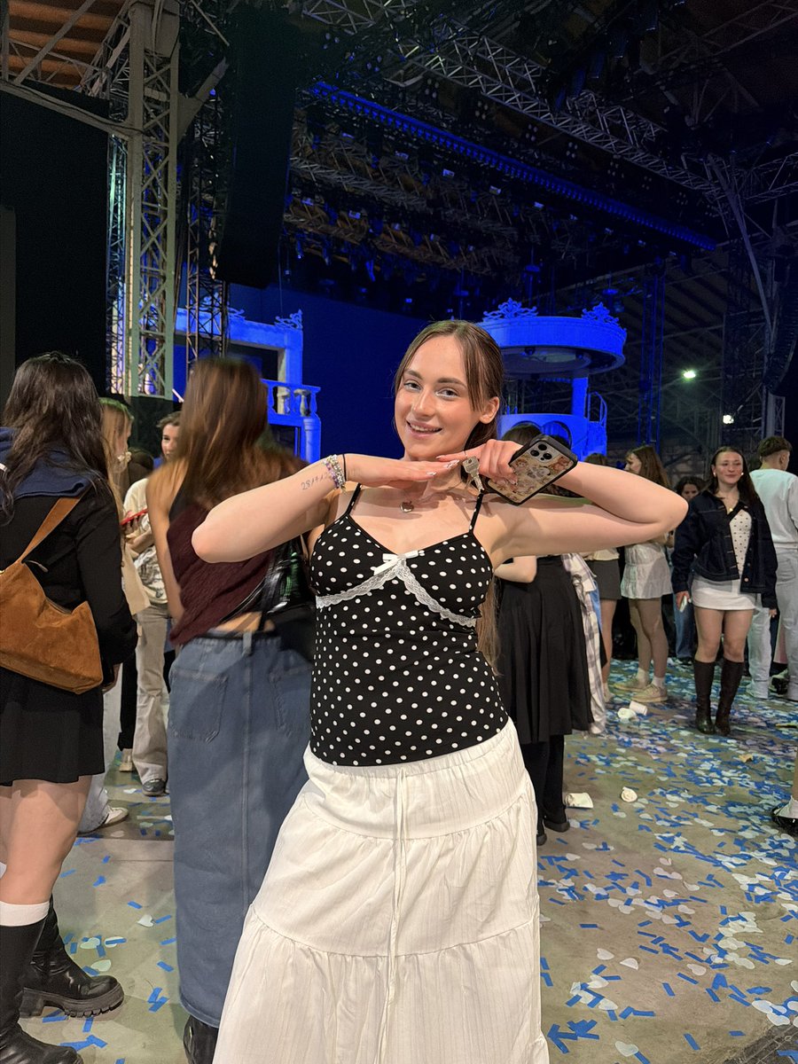 olivia 𝜗𝜚ׅؗ 𑣿. on tour tweet media