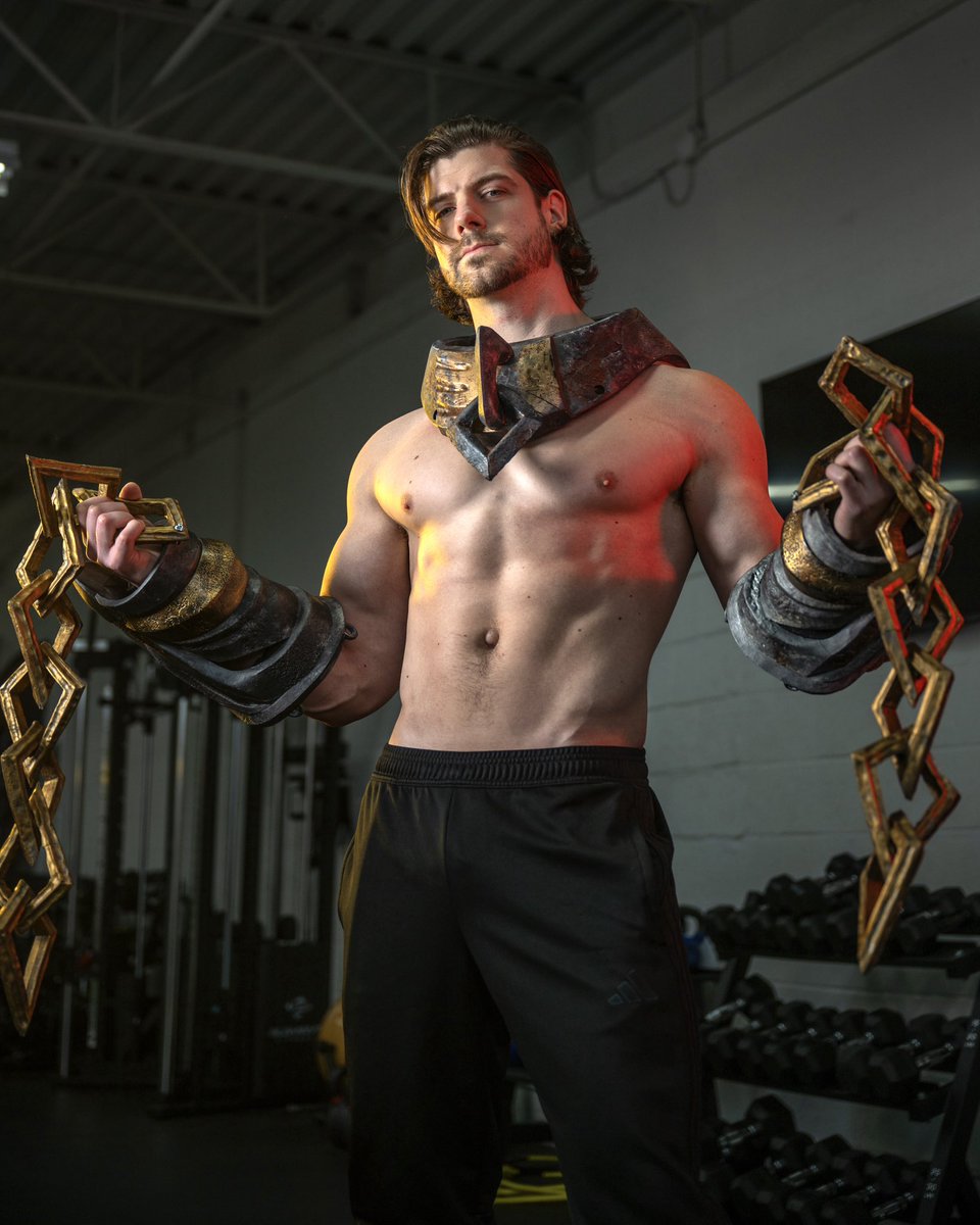 natekweir's tweet photo. Sylas from @LeagueOfLegends hits the gym! https://t.co/S7uS90y2EN