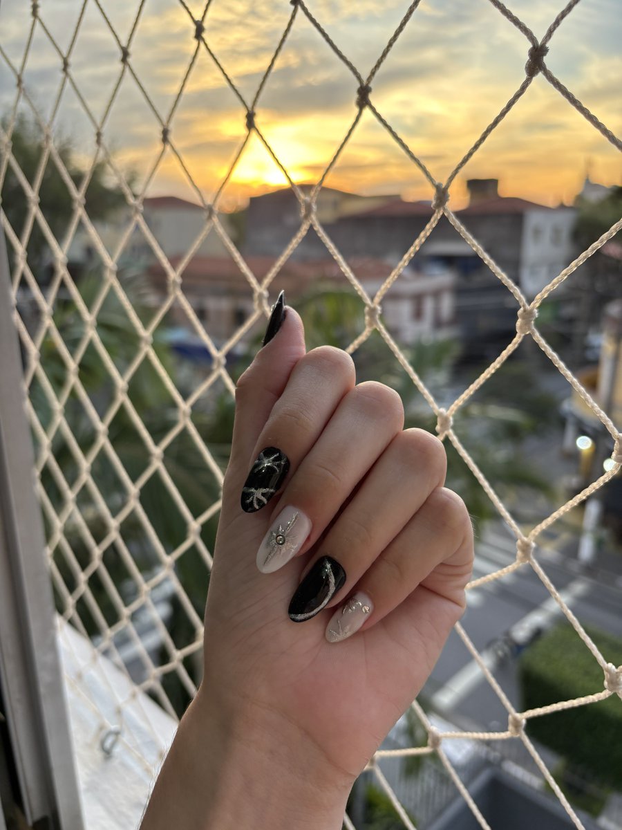 vanela VAI VER O EVERGLOW tweet media