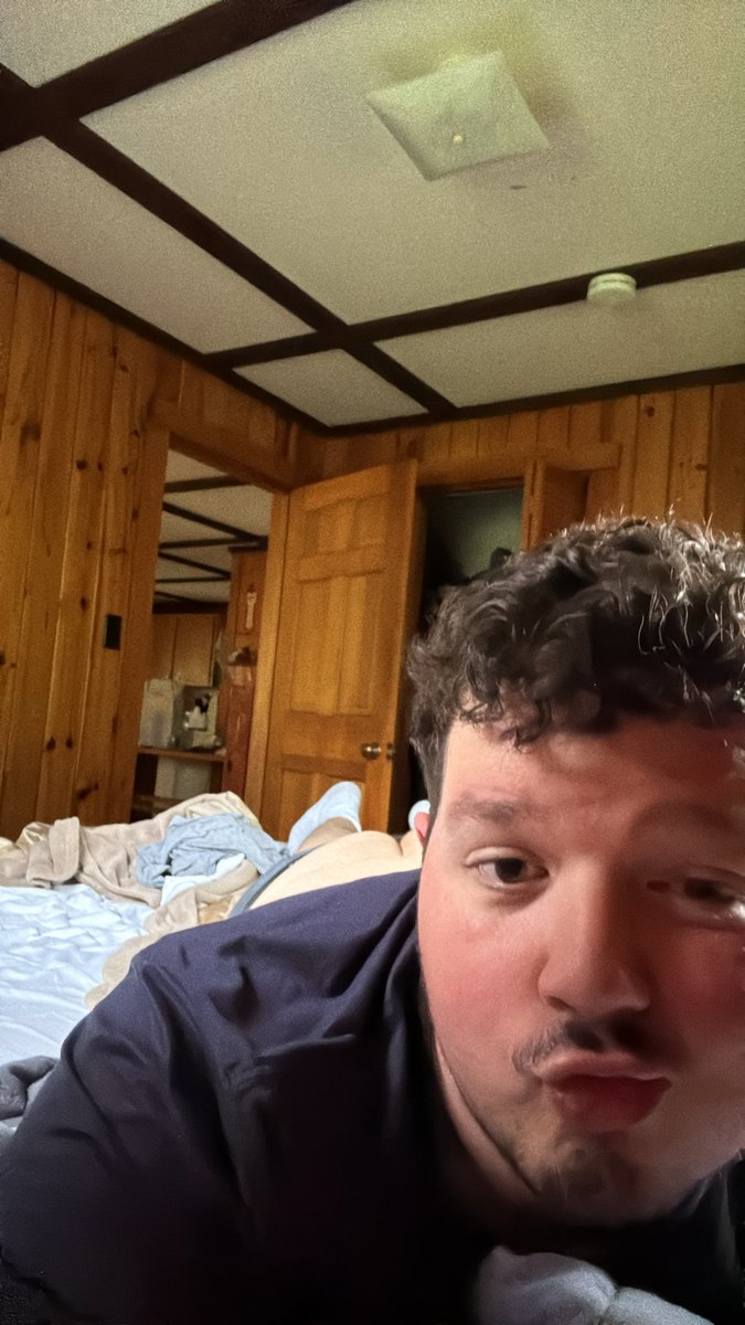 dummyduke's tweet photo. Who wants to be a good boy and buy my dinner on this hump day? https://t.co/c2vAYtSYNW