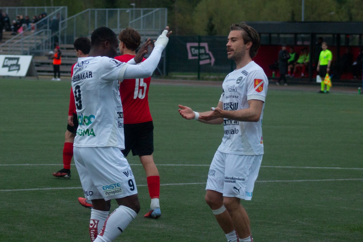 FCHakaOfficial's tweet photo. - Olivat kyllä hyvä ja intensiivinen jalkapallojoukkue, joka pääsi yllättämään. Hyvä vastus oli kyllä meille tänään, päävalmentaja Tommi Ekmark jakoi tunnustusta pelin jälkeen.

Lue tarkemmin otteluraportista 👉 https://t.co/j5RfK7QG1w

📸 Rio Mastomäki | @fchakaedits
#suomencup https://t.co/dobe9S4ZHP