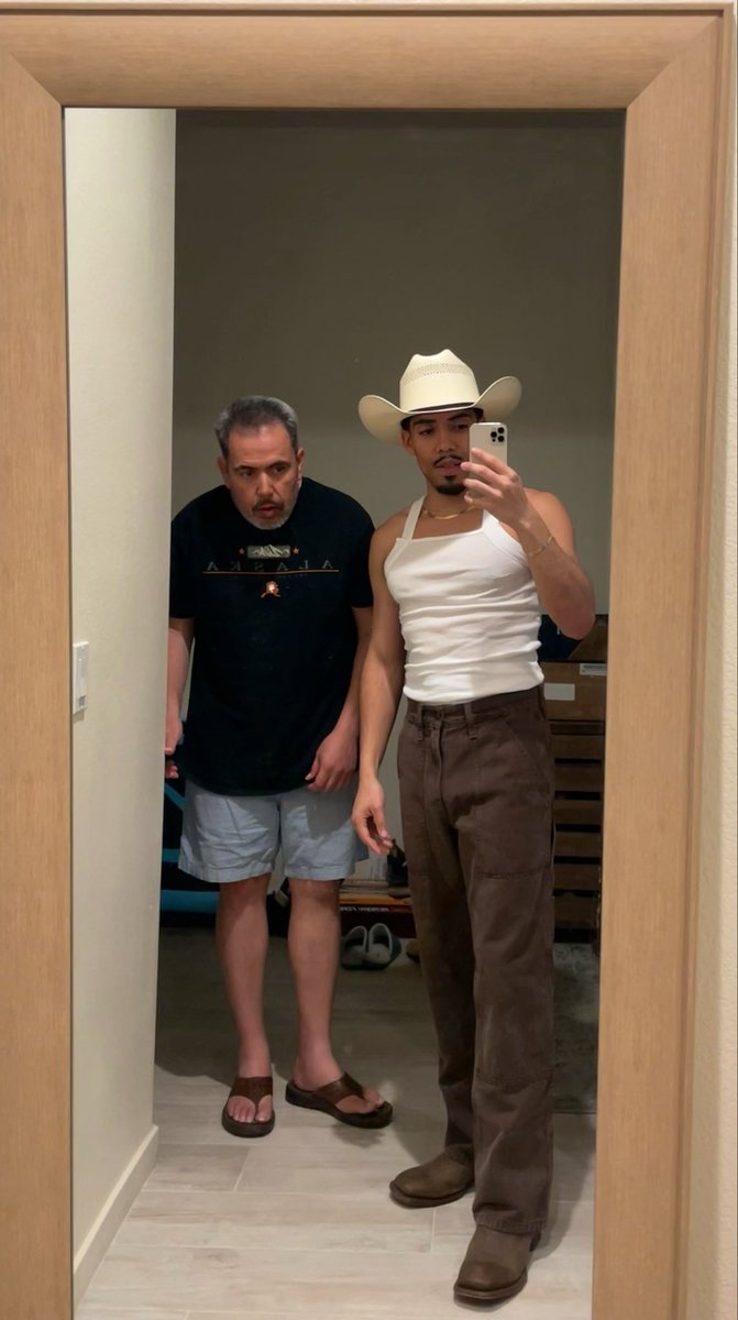 MatthewJSanchez's tweet photo. 🤠🐎🦂🌞 https://t.co/DFLm8kTvkM