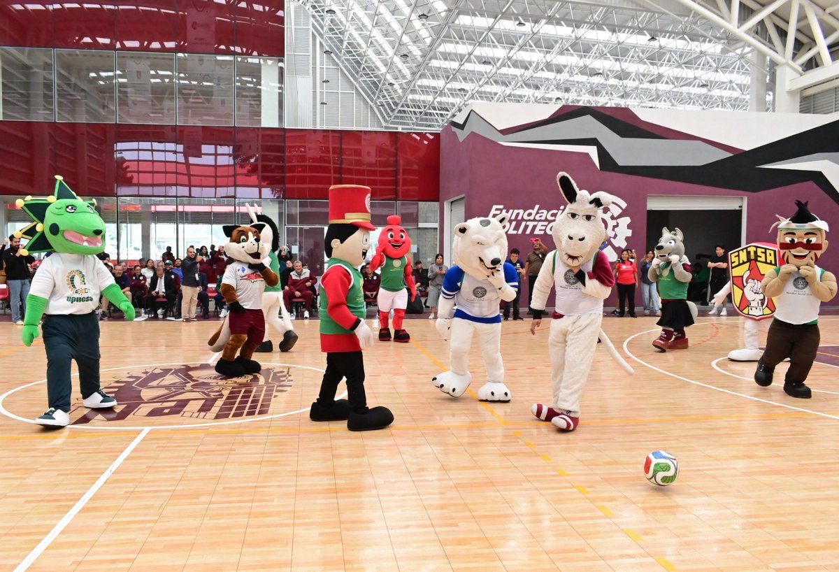 SSalud_mx's tweet photo. En el marco de la iniciativa Mundial Social 2026, se llevó a cabo un divertido partido de exhibición del "Mundial de Botargas por la Salud" entre los equipos de los CECyT del Instituto Politécnico Nacional (IPN) y Resto del Mundo. Entre los jugadores también destacaron los embajadores nacionales por la salud Muuk' y Toj Óol.

Durante el evento, el director general de Políticas en Salud Pública, Daniel Aceves Villagrán, destacó que a través de la iniciativa Mundial Social 2026, se  han realizado mil 115 eventos en todo el país, gracias al trabajo conjunto de instituciones, academia, sindicatos y organismos internacionales, con la finalidad de promover la actividad física, los hábitos saludables y la prevención de enfermedades.

El "Mundial de Botargas por la Salud" se llevó a cabo en el gimnasio olímpico “Edel Ojeda Malpica” de la unidad Zacatenco del IPN