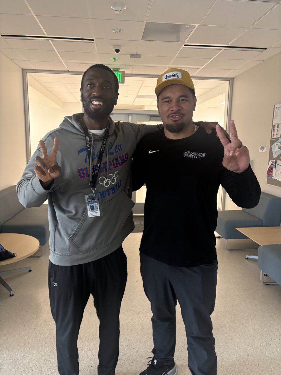 COACHMALO_'s tweet photo. π Leuzinger
Good to see my DAWG, new HC, @CoachDJMorgan . Talk about a testimony, proud of my brother. True warrior of God. Love you bro!
#VzUp βπΎβ¬οΈ https://t.co/PVLno0DsPq