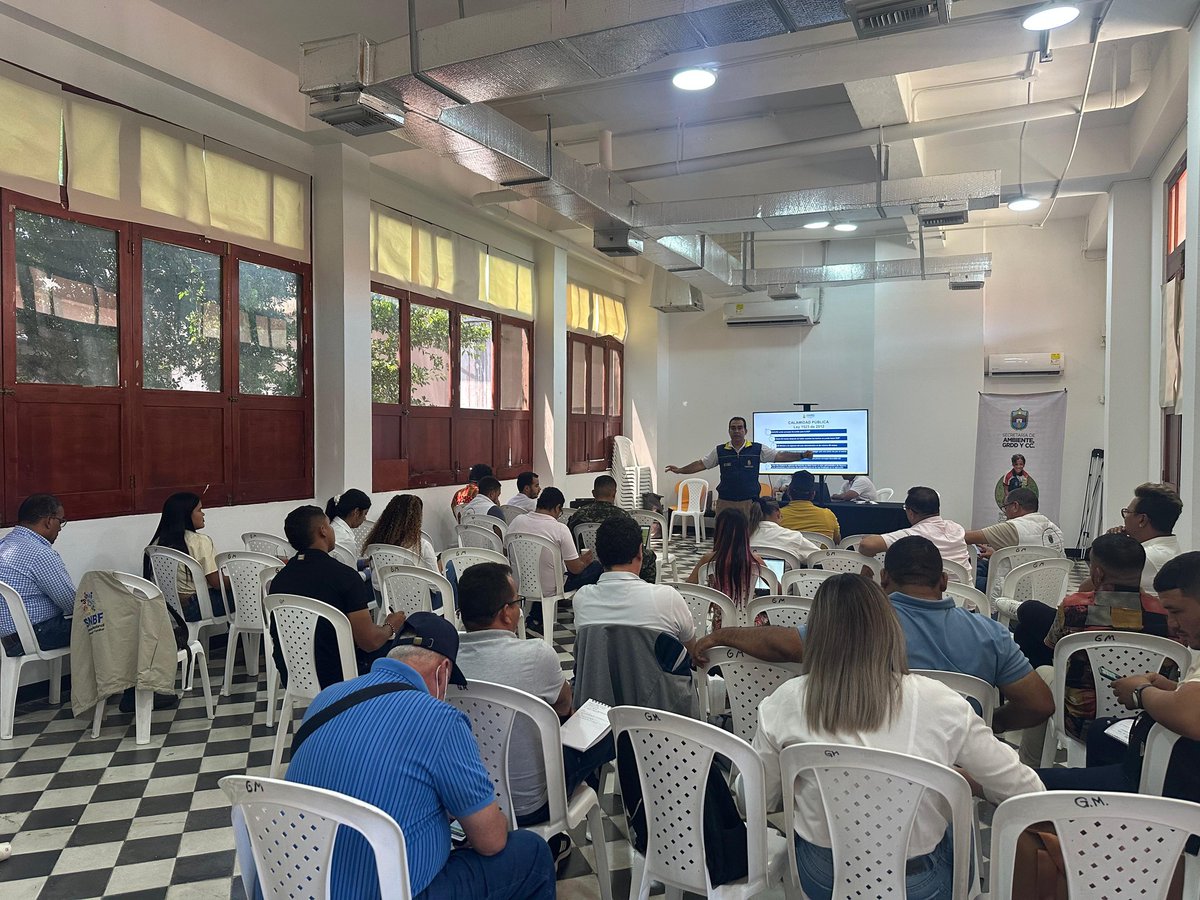 SecAmbienteGRCC's tweet photo. Fortalecemos las capacidades institucionales y comunitarias del departamento frente al probable desarrollo de la temporada de menos lluvias. https://t.co/LnHbTq8rKU
