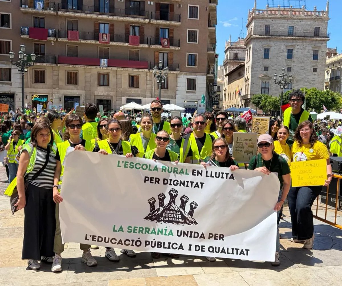caroloco69's tweet photo. DIA 1: Manifestació. DIA 2: Jornades de la Serrania per l’Educació. DIA 3: Concentració.
Perquè defensar l’educació no és cosa d’un sol dia, és una lluita constant 💪
#Serrania #VagaEducació https://t.co/cOVQ3LvMyd