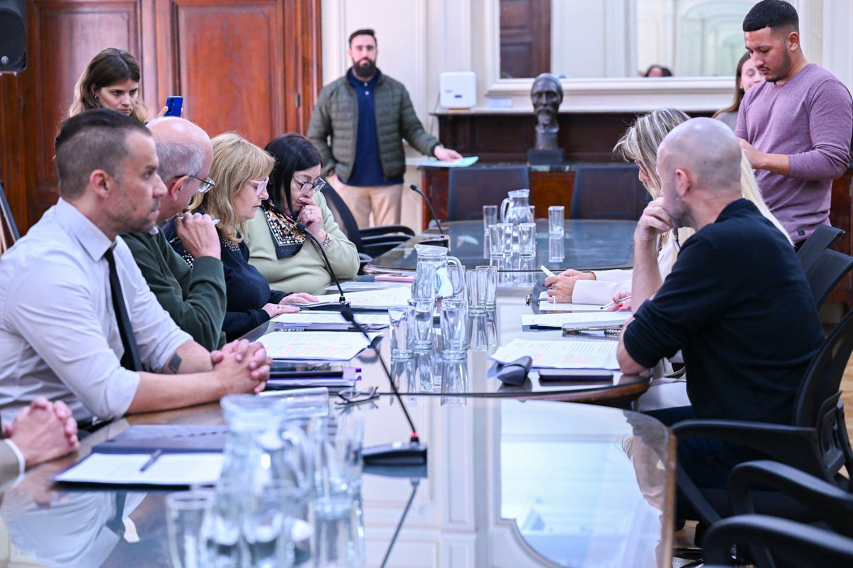 GlizePato's tweet photo. Sabemos la importancia de generar herramientas que den respuestas concretas y acompañen a quienes hicieron tanto por nuestra comunidad. https://t.co/95ru4n2nxt