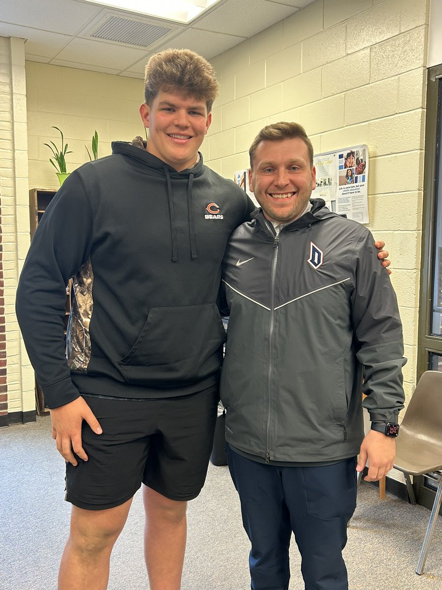 KarsonEngle's tweet photo. Thank you to @CoachGeisel for stopping by today in school and telling me all about Duquesne university and Duquesne football! I’m absolutely blessed to receive an offer to play football at the next level! Can’t wait to continue this connection!
@SavageEoghan @timsav71 @AydenW70 https://t.co/E8IHRv3NEh
