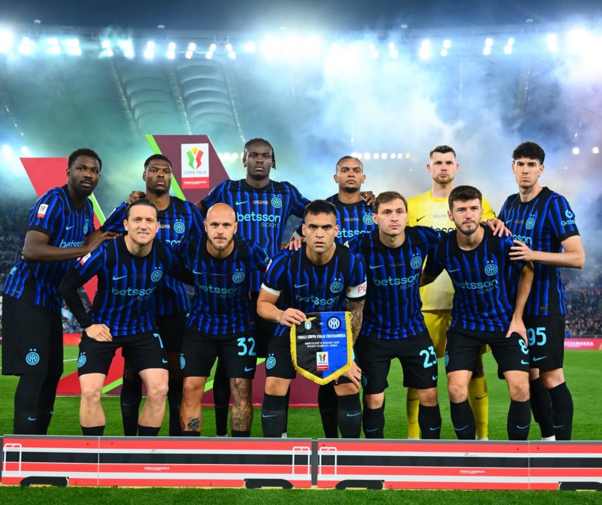 FBiasin's tweet photo. Scudetto + Coppa Italia:

oggi sembra una cosa normale, dieci mesi fa ci credevano in pochissimi.

Inter, hai fatto una cosa grande. https://t.co/WtmX7h9bgY