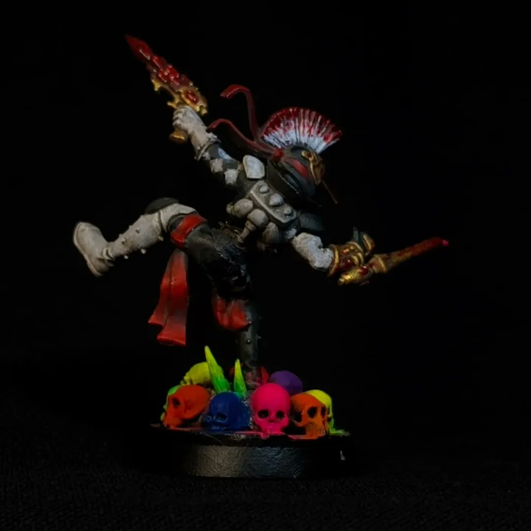 Warzone_Studio's tweet photo. Harlequin with skull confetti by the artist @miseryminis
#WarzoneStudio #harlequins40k #aeldari #best4minis #warhammer40k https://t.co/h5QfU0ao3r