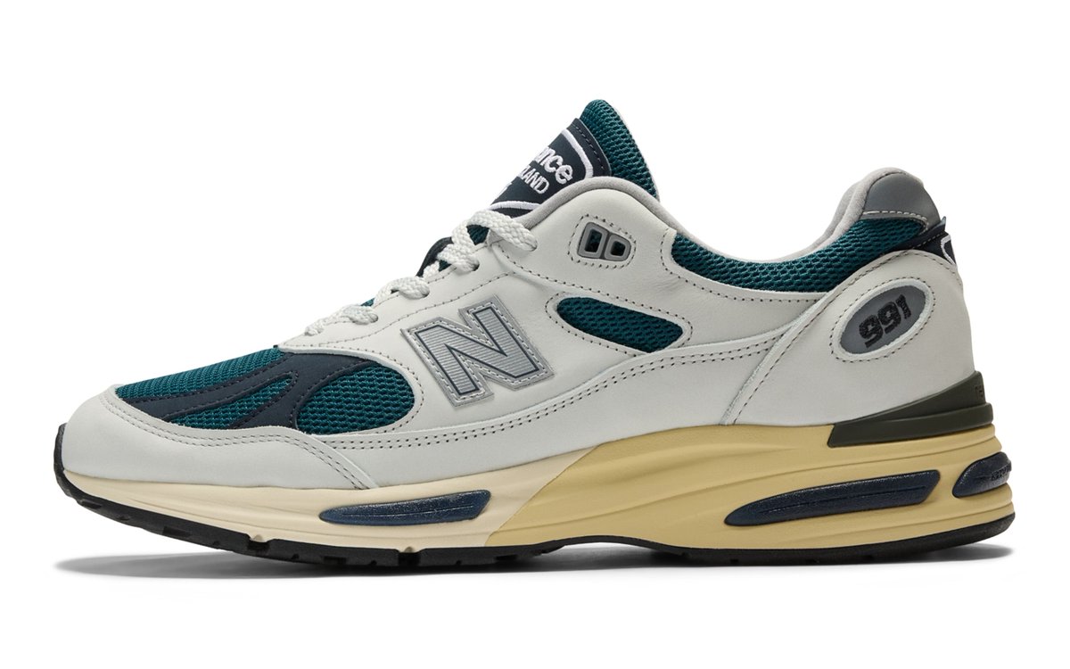 houseofheat's tweet photo. New Balance Has Quietly Cooked Up Another Perfect 991v2 👀👀 https://t.co/Tc2bPFneus