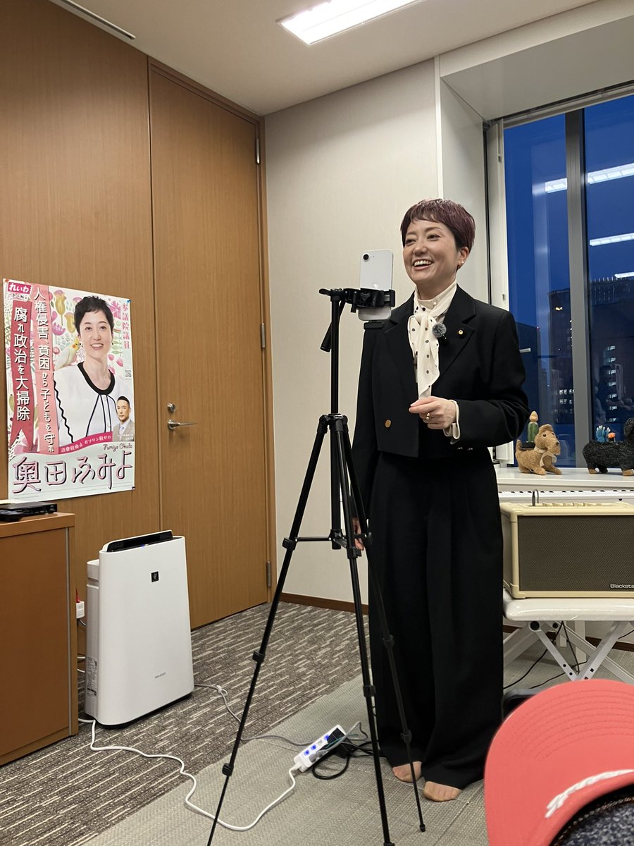 TASKE_jpn21's tweet photo. 昨日、決算委員会の傍聴へ。
奥田さんの答弁中、自民党議員に椅子の肘掛けを叩いて威嚇されたという話を聞いてカチンと来たし、パワハラ、女性差別は勿論の事、やり方が暴力団かよと思った。
憲法審査会、出来れば行きたい。
今ある憲法をもっと大切にすべき。

#奥田ふみよ
#れいわ新選組
#憲法審査会 https://t.co/VOjxzjzzrG