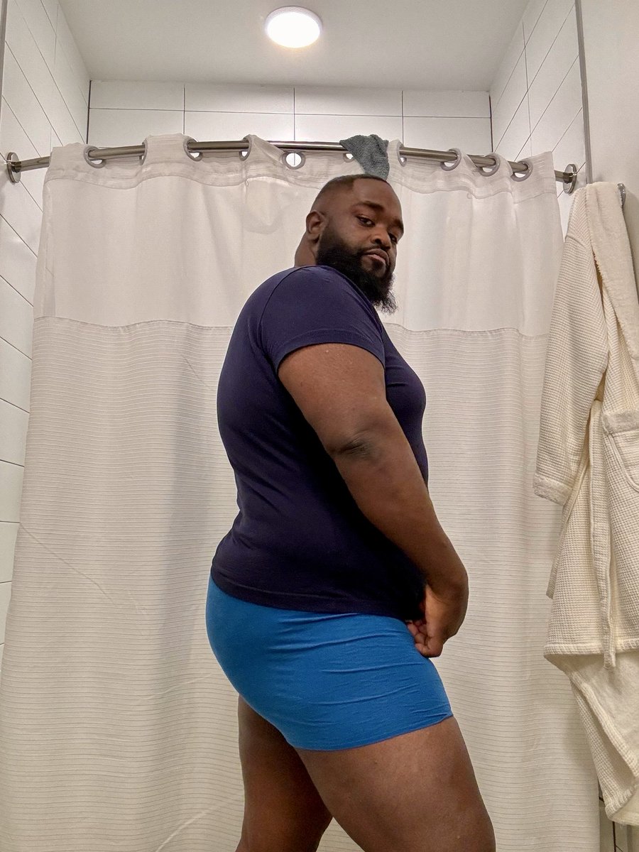 WildRick89's tweet photo. Who really like Big Niggas❓ https://t.co/dOMC78n8bH