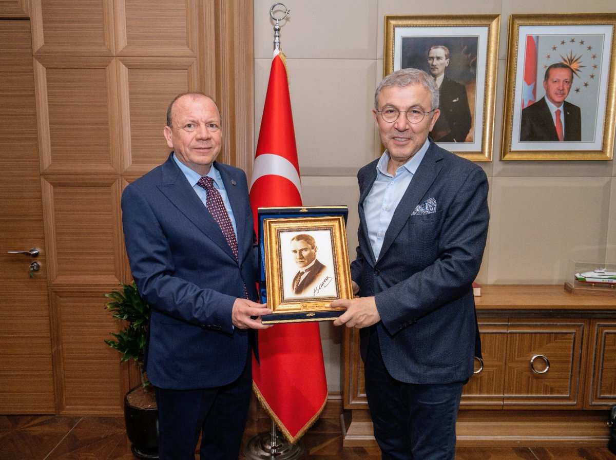 OzerMatl's tweet photo. Bursa Büyükşehir Belediyesi Genel Sekreterliği görevine atanan Deniz Köken’e hayırlı olsun ziyaretinde bulunduk.

Bursa’mızın gelişimi ve ortak projeler üzerine verimli bir görüşme gerçekleştirdik. 

Kamu kurum ve kuruluşlarıyla işbirliği içinde çalışmayı sürdüreceğiz. https://t.co/s4bLEEvZn5