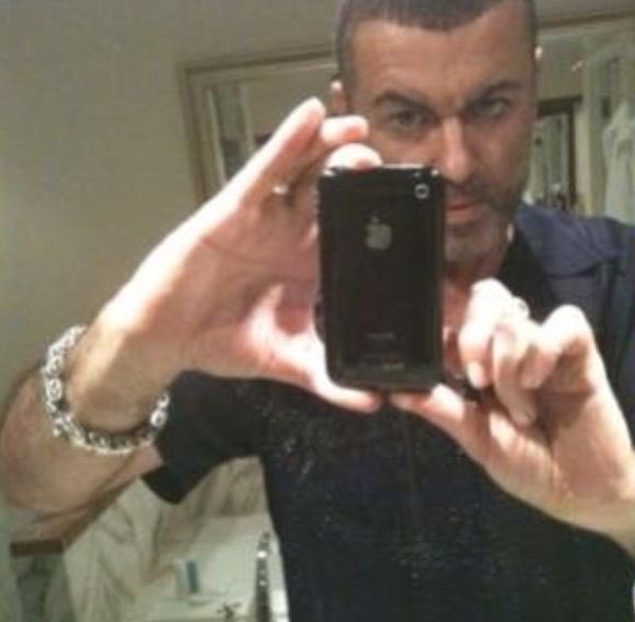 georgiful's tweet photo. gen z papa invented mirror selfies https://t.co/tFYvg9MoWS