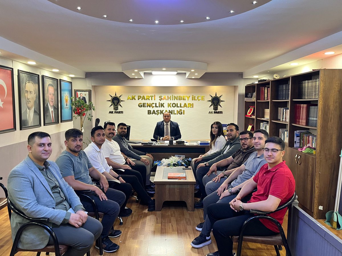 yeniscmsahinbey's tweet photo. İlçe Başkanımız Muhammet İkram Arslan liderliğinde Yeni Seçmen Birim Başkanımızın katılımları ile Yürütme Kurulu Toplantımızı Gerçekleştirdik.

Toplantımız hayırlara vesile olsun.
@avyusufibis 
@tkutluay64 
@emirhanfirincii 
@mesutbozatli 
@mikramarslan https://t.co/DGr2jp1ig5