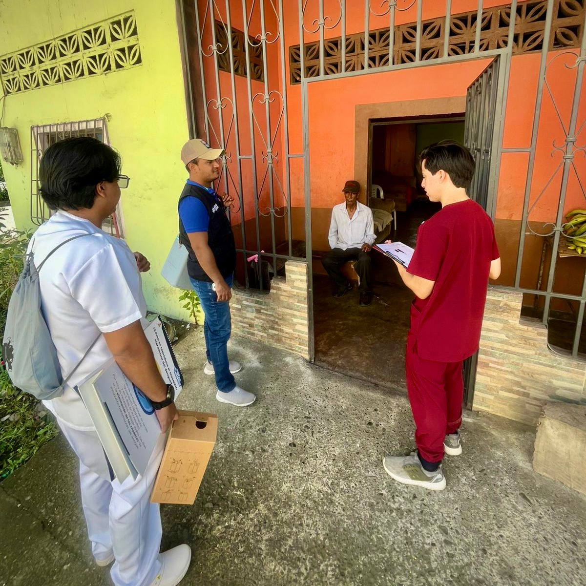 Salud_Guayas's tweet photo. ¡Estamos más cerca de tu sector! ✨

El equipo de inmunizaciones de @Salud_Ec se despliega hasta distintas ciudadelas del cantón #ElTriunfo.

El objetivo de esta actividad es acercar los servicios de vacunación a toda su comunidad.

#MSPEnTerritorio https://t.co/OfbBEw8dA6