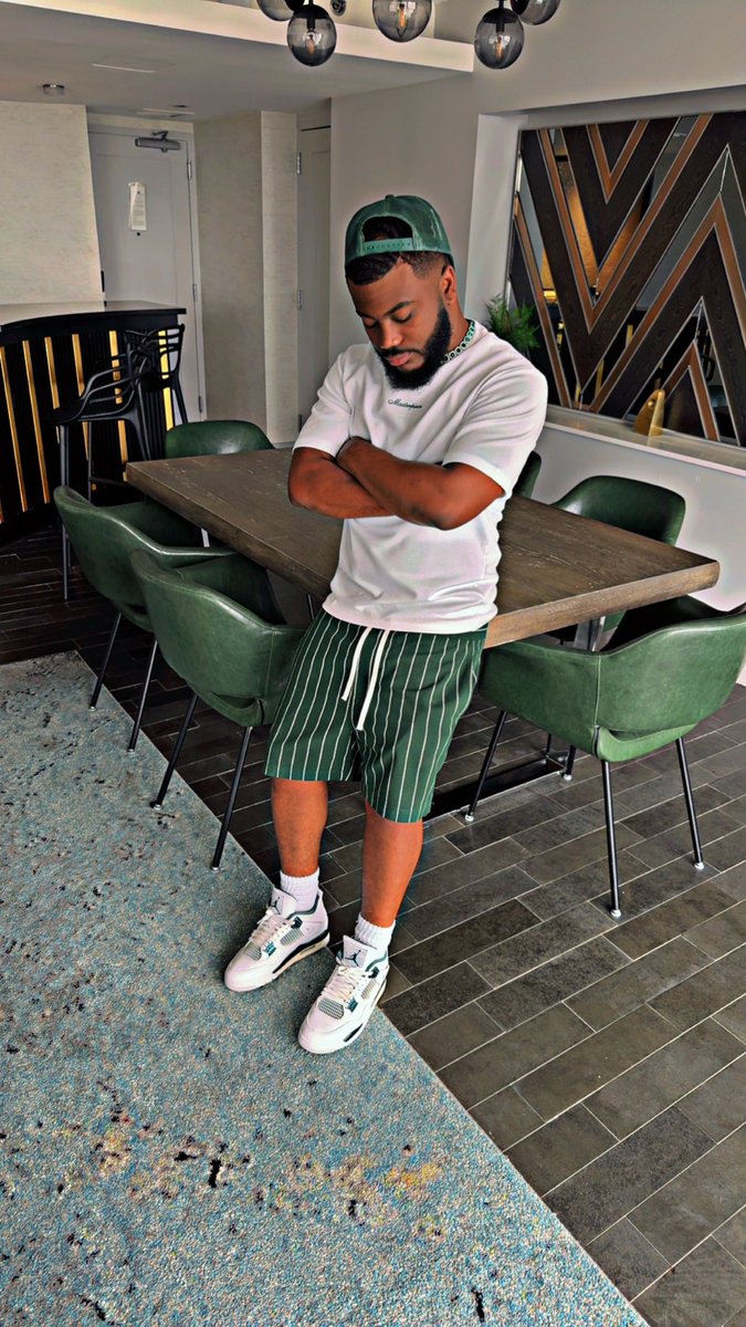 Bestfr_end's tweet photo. Ainn no “C” in green, but im seeing GREEN 🤑🍀 https://t.co/zfl4gZNm8R