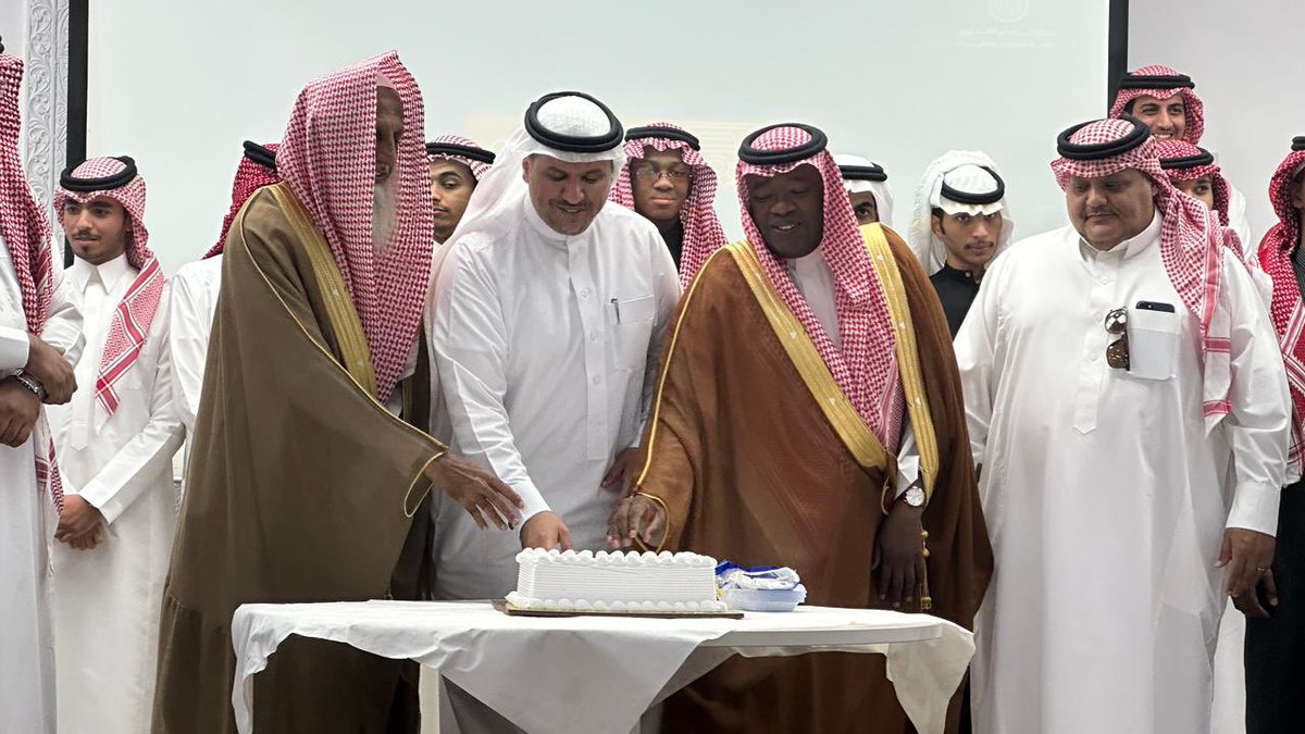 allith_uqu's tweet photo. نظّمت #الكلية_الجامعية_بالليث يوم الاثنين 24 ذو القعدة، حفل ختام أعمال العام الجامعي 1447هـ، وذلك بحضور سعادة عميد الكلية الدكتور مخلد بن عويض السعيدي، وبمتابعة وكيل الكلية للشؤون الأكاديمية الدكتور صقر السلمي، https://t.co/RujAXWj4W5